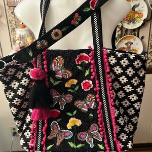 AMERICA & BEYOND TOTE WITH MAKE-Up bag, 2 Straps.